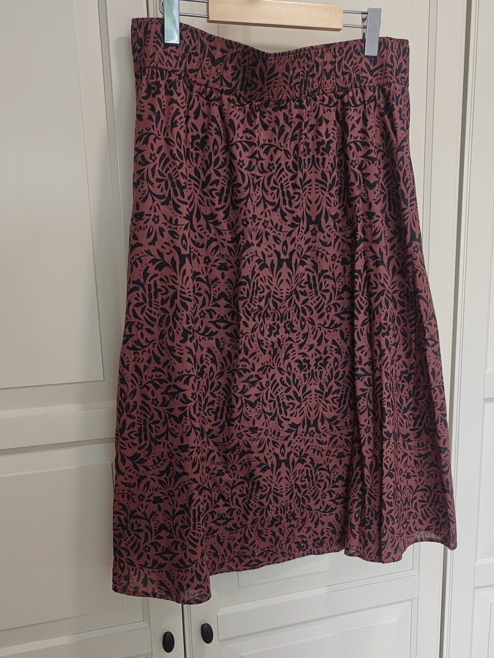 Reitmans Dusty Rose and Black Midi Skirt